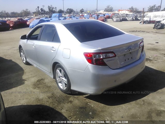 4T1BF1FK5CU045837 - 2012 TOYOTA CAMRY SE/LE/XLE SILVER photo 3