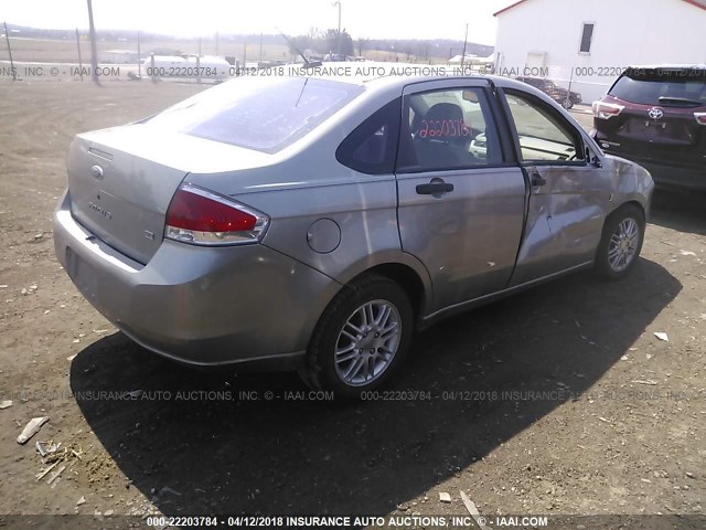 1FAHP35NX8W186553 - 2008 FORD FOCUS SE/SEL/SES GRAY photo 4