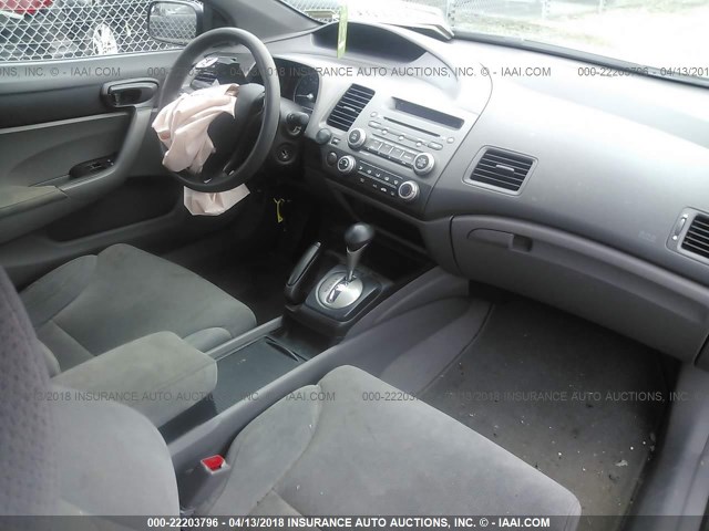 2HGFG12316H010139 - 2006 HONDA CIVIC DX VP GRAY photo 5