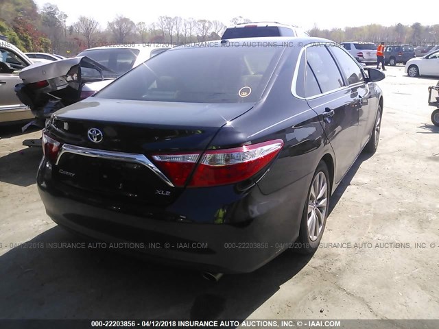 4T1BF1FK9HU367470 - 2017 TOYOTA CAMRY LE/XLE/SE/XSE BLACK photo 4