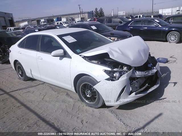 4T1BF1FK6FU483917 - 2015 TOYOTA CAMRY LE/XLE/SE/XSE Weiß Foto 1