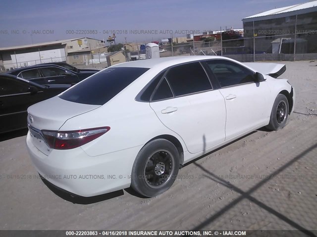 4T1BF1FK6FU483917 - 2015 TOYOTA CAMRY LE/XLE/SE/XSE Weiß Foto 4