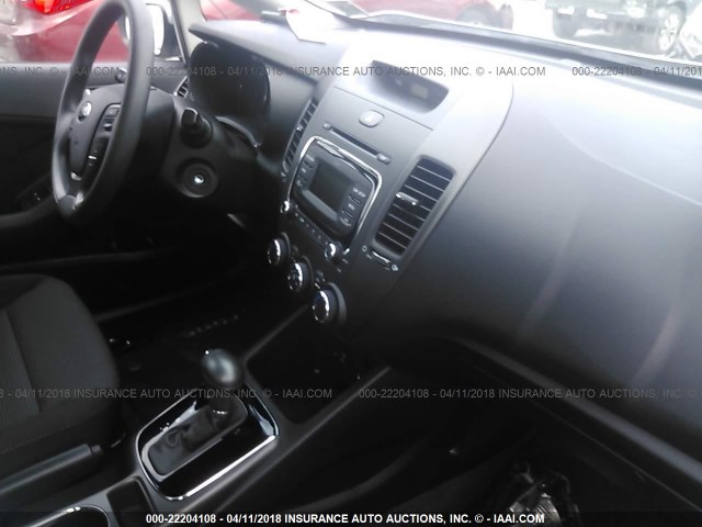 3KPFK4A74HE113718 - 2017 KIA FORTE LX SILVER photo 5