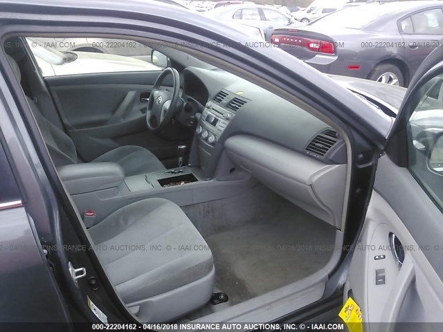 4T4BF3EK8AR040809 - 2010 TOYOTA CAMRY SE/LE/XLE Сұр фото 5