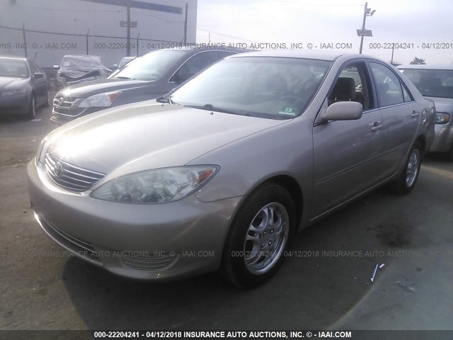 4T1BF32KX5U109911 - 2005 TOYOTA CAMRY LE/XLE/SE TAN photo 2