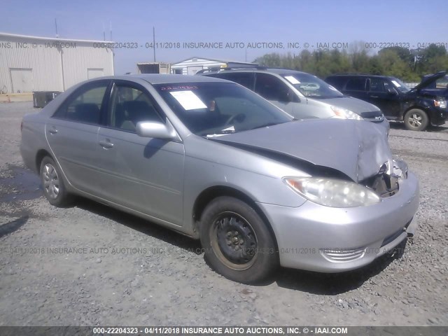 4T1BE32K85U085272 - 2005 TOYOTA CAMRY LE/XLE/SE ვერცხლისფერი ფოტო 1