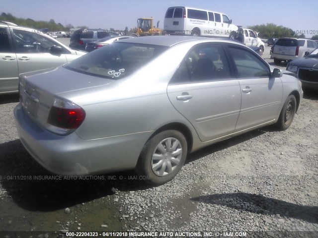 4T1BE32K85U085272 - 2005 TOYOTA CAMRY LE/XLE/SE ვერცხლისფერი ფოტო 4