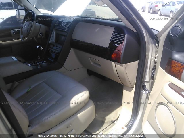 5LMFU27536LJ06258 - 2006 LINCOLN NAVIGATOR BEIGE photo 5
