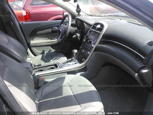 1G11D5RR5DF114532 - 2013 CHEVROLET MALIBU 1LT 灰色 照片 5