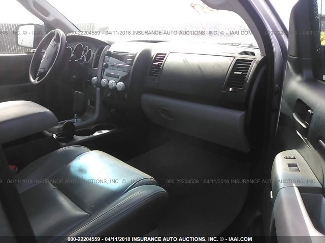 5TFEY5F12AX090689 - 2010 TOYOTA TUNDRA CREWMAX SR5 SILVER photo 5