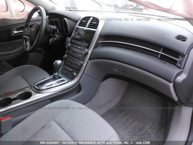 1G11B5SAXDF228813 - 2013 CHEVROLET MALIBU LS ვერცხლისფერი ფოტო 5
