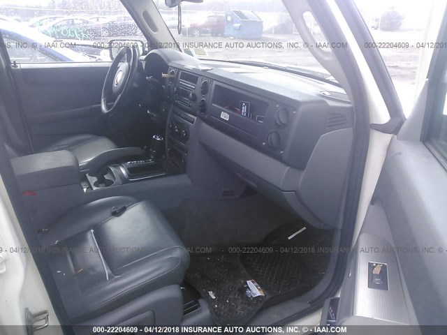 1J8HG48K47C636854 - 2007 JEEP COMMANDER WHITE photo 5