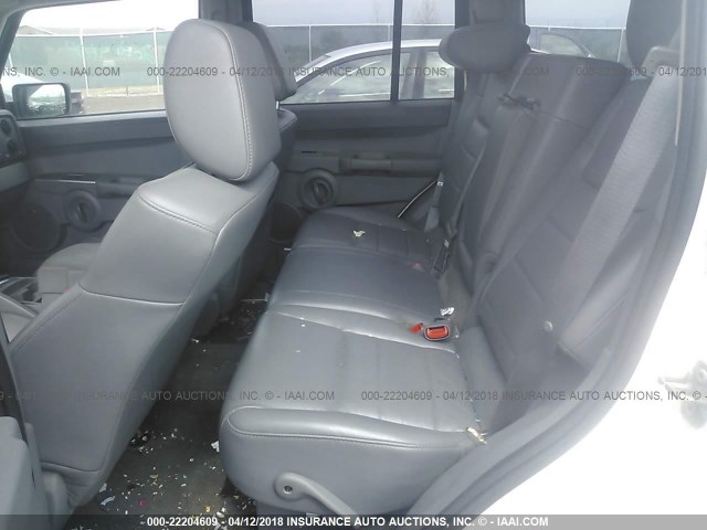 1J8HG48K47C636854 - 2007 JEEP COMMANDER WHITE photo 8