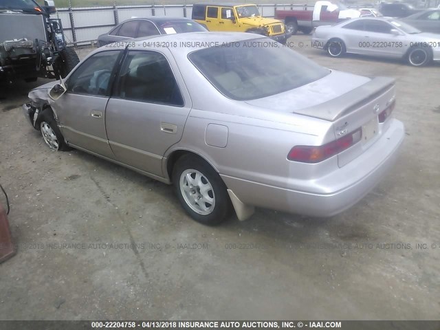 4T1BG22K0WU371512 - 1998 TOYOTA CAMRY CE/LE/XLE BEIGE photo 3