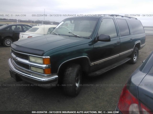 1GNEC16R4TJ305662 - 1996 CHEVROLET SUBURBAN C1500 GREEN photo 2