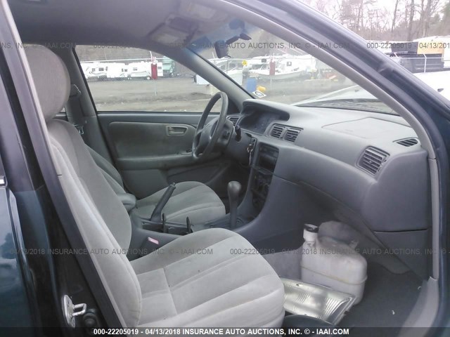 4T1BG22K4WU859152 - 1998 TOYOTA CAMRY CE/LE/XLE 绿色 照片 5