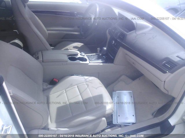 WDDKJ7CBXBF069764 - 2011 MERCEDES-BENZ E 550 WHITE photo 5