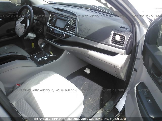 5TDZKRFH0ES022281 - 2014 TOYOTA HIGHLANDER LE/LE PLUS ვერცხლისფერი ფოტო 5