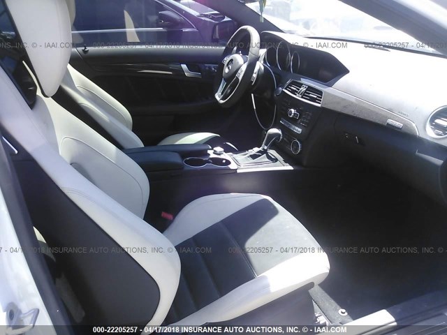 WDDGJ7HB2FG419306 - 2015 MERCEDES-BENZ C 63 AMG WHITE photo 5