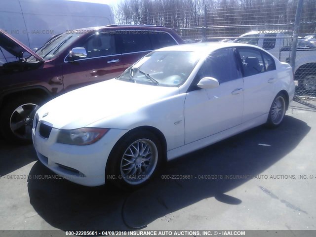 WBAVC93558K039916 - 2008 BMW 328 XI WHITE photo 2