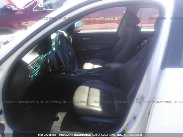 WBAVC93558K039916 - 2008 BMW 328 XI WHITE photo 5
