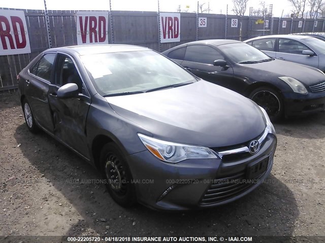 4T1BF1FK0GU182349 - 2016 TOYOTA CAMRY LE/XLE/SE/XSE GRAY photo 1