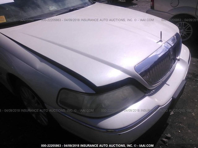 1LNHM83W34Y653964 - 2004 LINCOLN TOWN CAR ULTIMATE WHITE photo 6