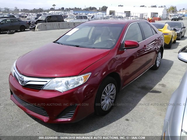 4T1BF1FK6EU817426 - 2014 TOYOTA CAMRY L/SE/LE/XLE RED photo 2