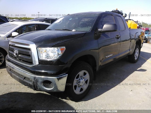 5TFRM5F11DX060200 - 2013 TOYOTA TUNDRA DOUBLE CAB SR5 BLACK photo 2