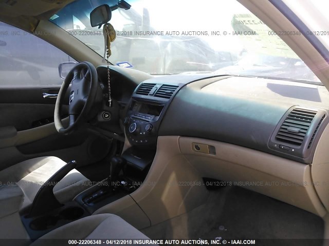 3HGCM563X4G709926 - 2004 HONDA ACCORD LX WHITE photo 5