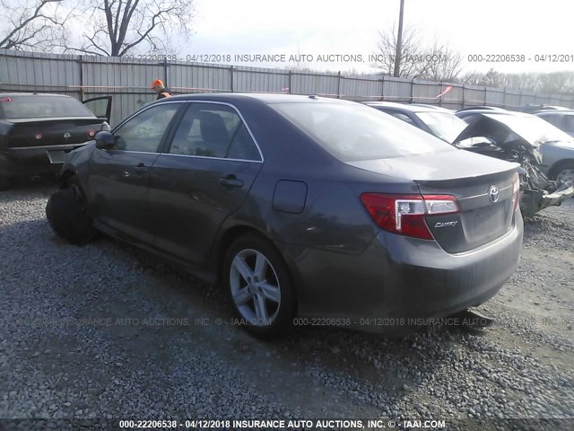 4T1BF1FK6CU082959 - 2012 TOYOTA CAMRY SE/LE/XLE GRAY photo 3