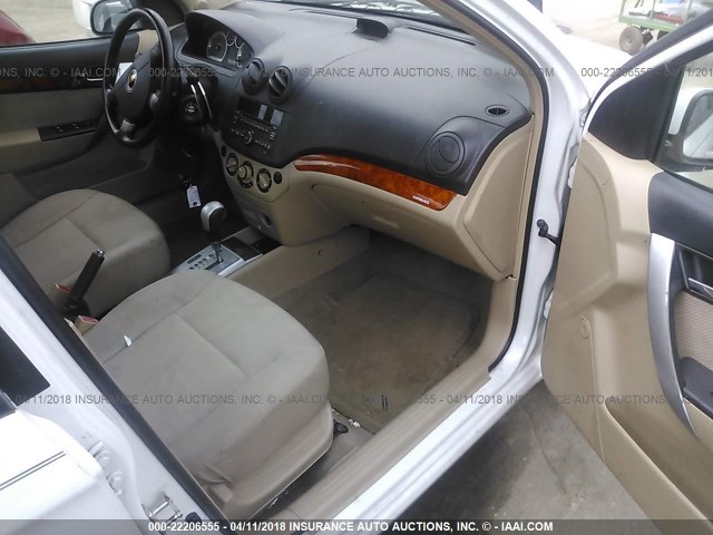 KL1TD5DE2BB130946 - 2011 CHEVROLET AVEO LS/LT 白色 照片 5
