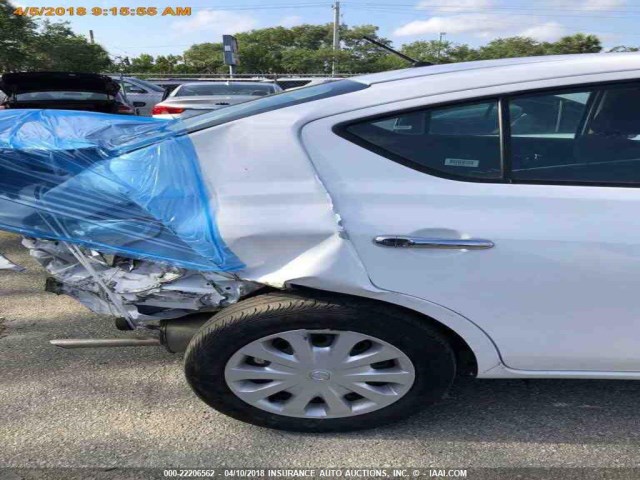 3N1CN7AP7HL838417 - 2017 NISSAN VERSA S/S PLUS/SV/SL WHITE photo 4