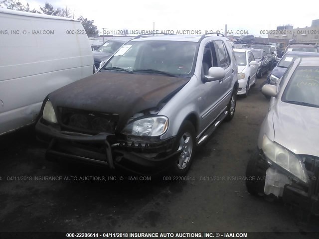 4JGAB54E61A227055 - 2001 MERCEDES-BENZ ML 320 GRAY photo 2