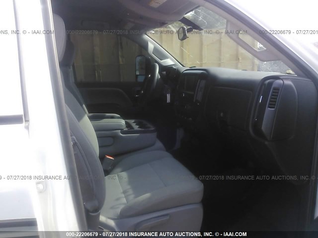 1GC2CUEG0GZ370920 - 2016 CHEVROLET SILVERADO C2500 HEAVY DUTY WHITE photo 5