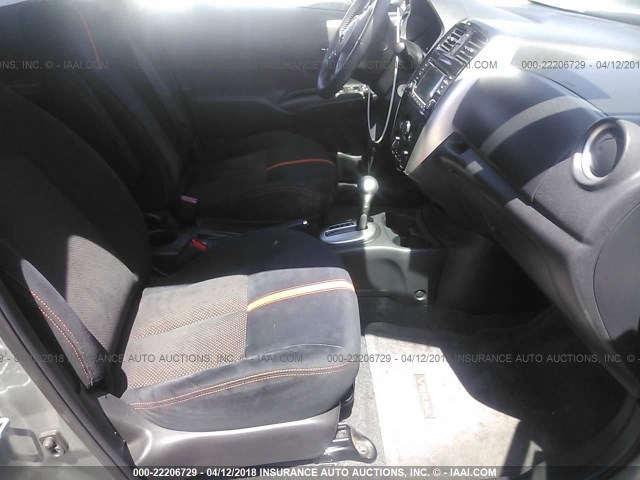 3N1CE2CP9FL419417 - 2015 NISSAN VERSA NOTE S/S PLUS/SV/SL/SR SILVER photo 5