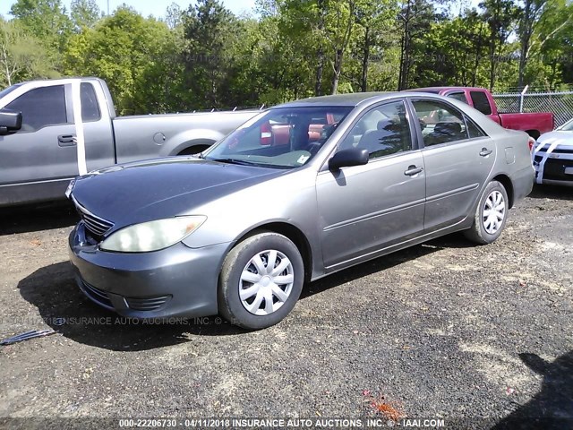 4T1BE32K46U729786 - 2006 TOYOTA CAMRY LE/XLE/SE ნაცრისფერი ფოტო 2