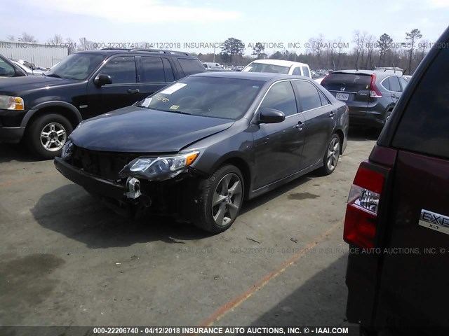 4T1BK1FK2CU003699 - 2012 TOYOTA CAMRY SE/XLE GRAY photo 2