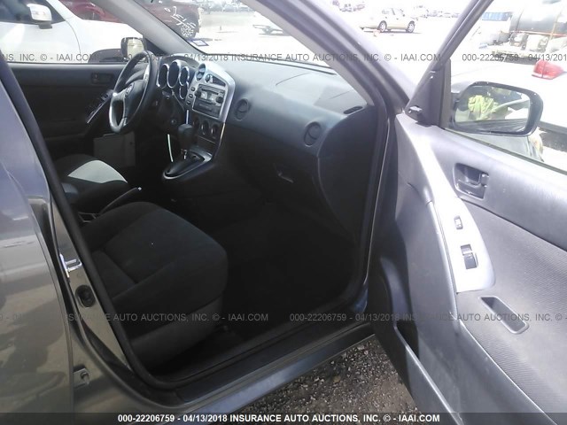 2T1KR32E58C695344 - 2008 TOYOTA COROLLA MATRIX XR GRAY photo 5
