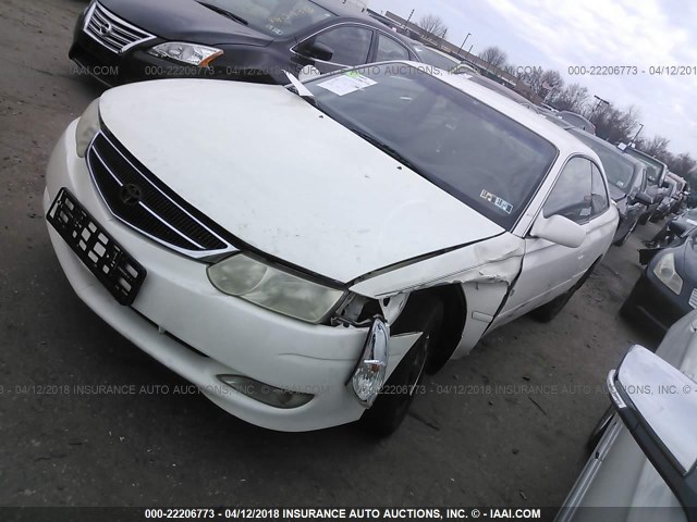 2T1CE22P52C001979 - 2002 TOYOTA CAMRY SOLARA SE WHITE photo 2