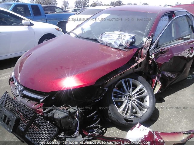 4T1BF1FKXHU752584 - 2017 TOYOTA CAMRY LE/XLE/SE/XSE RED photo 6