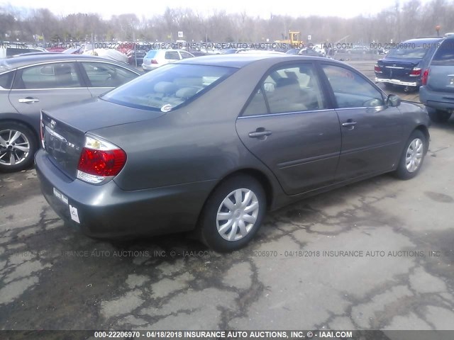 4T1BE30K85U638408 - 2005 TOYOTA CAMRY LE/XLE/SE ნაცრისფერი ფოტო 4