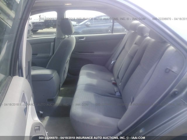 4T1BE30K85U638408 - 2005 TOYOTA CAMRY LE/XLE/SE ნაცრისფერი ფოტო 8
