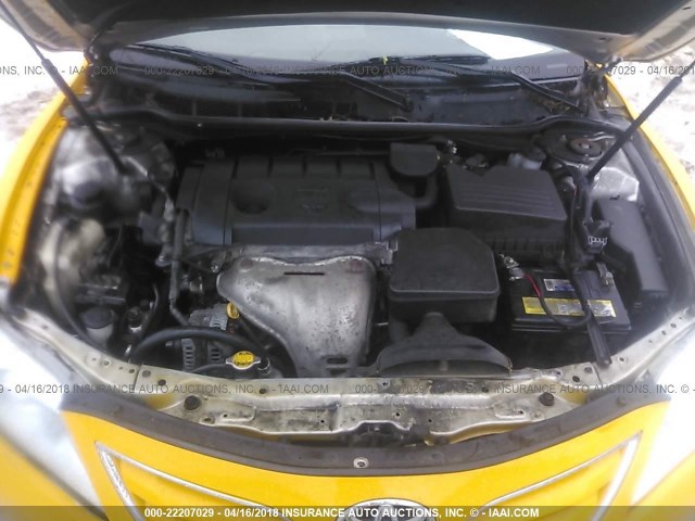 4T1BF3EK3BU667977 - 2011 TOYOTA CAMRY SE/LE/XLE Желтый фото 10