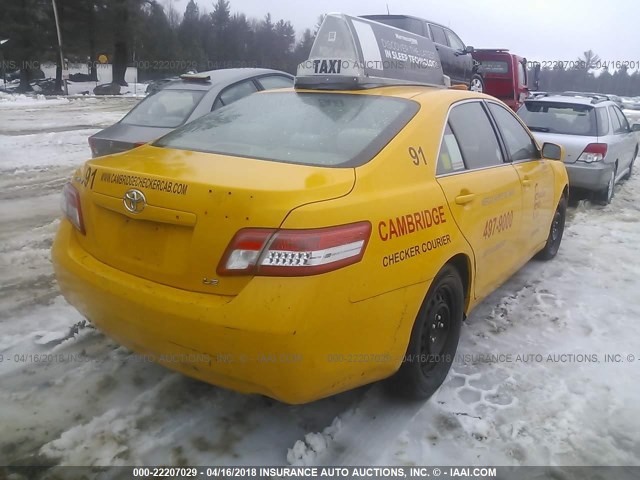 4T1BF3EK3BU667977 - 2011 TOYOTA CAMRY SE/LE/XLE Желтый фото 4