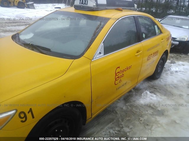 4T1BF3EK3BU667977 - 2011 TOYOTA CAMRY SE/LE/XLE Желтый фото 6