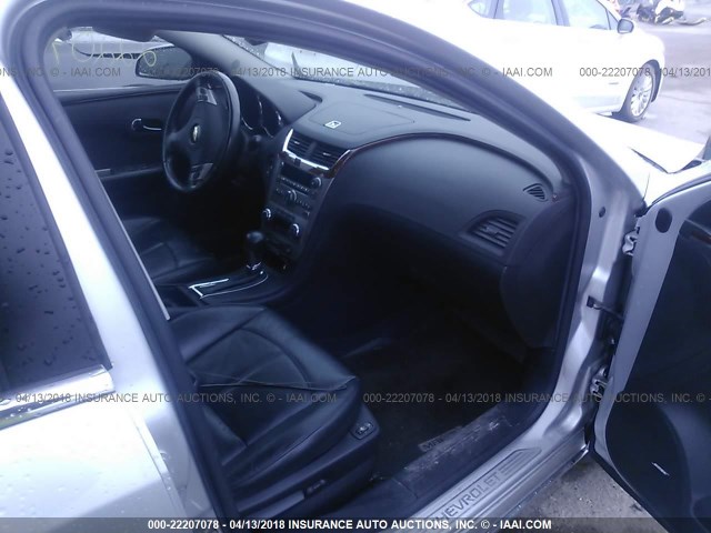 1G1ZE5E73BF128656 - 2011 CHEVROLET MALIBU LTZ SILVER photo 5