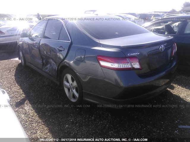 4T1BF3EK8BU118887 - 2011 TOYOTA CAMRY SE/LE/XLE GRAY photo 3