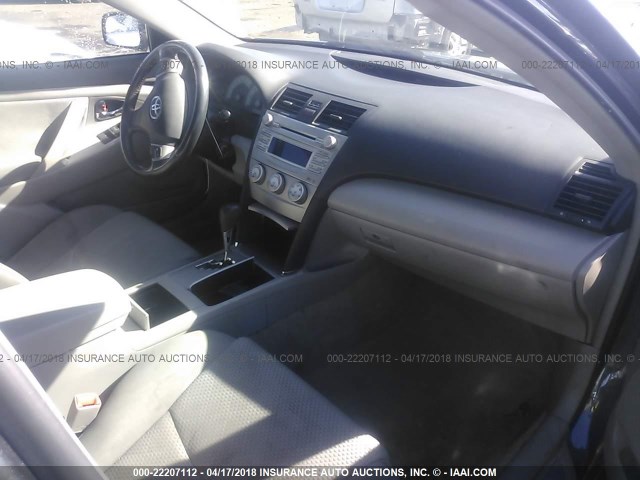 4T1BF3EK8BU118887 - 2011 TOYOTA CAMRY SE/LE/XLE 灰色 照片 5