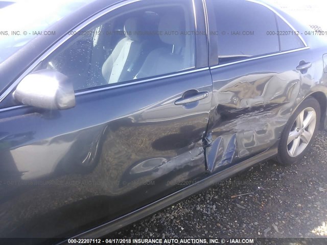 4T1BF3EK8BU118887 - 2011 TOYOTA CAMRY SE/LE/XLE 灰色 照片 6